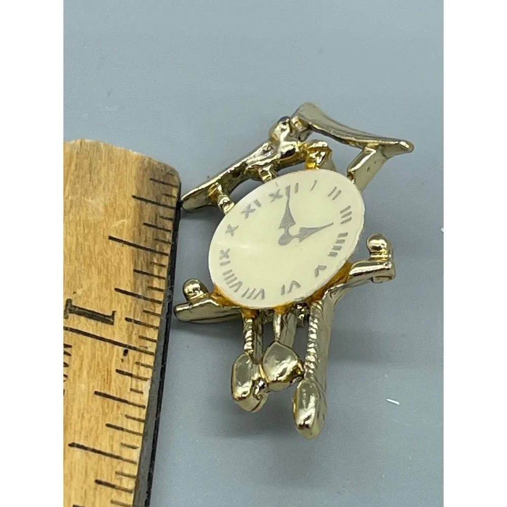 Vintage Gerrys Gold Tone Cuckoo Clock Brooch Pin Novelty Pendulum Jewelry‎